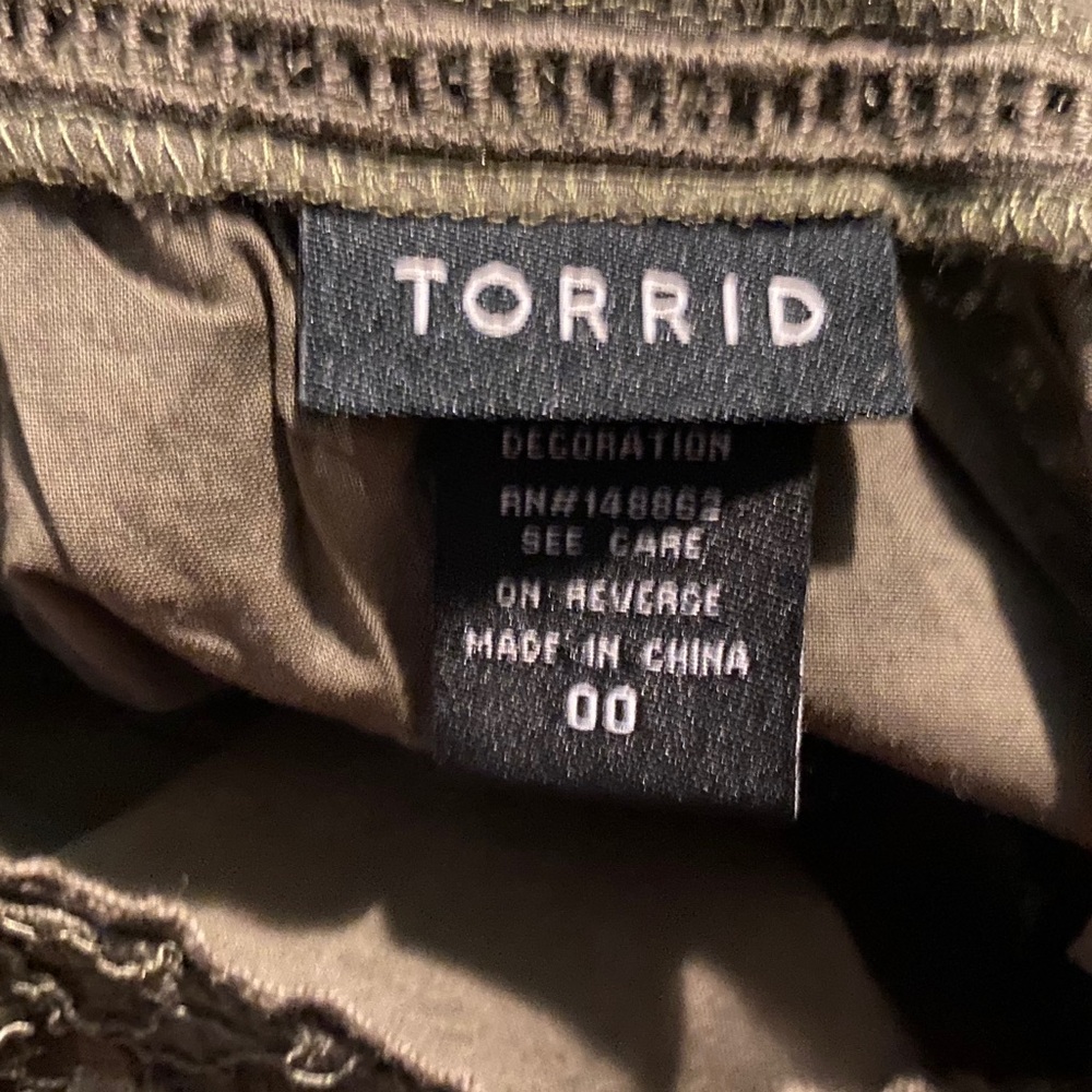 TORRID LACE SLEEVELESS TOP - Picture 16 of 16